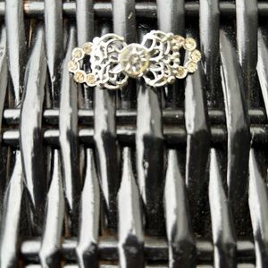 Women’s silver pin/brooch